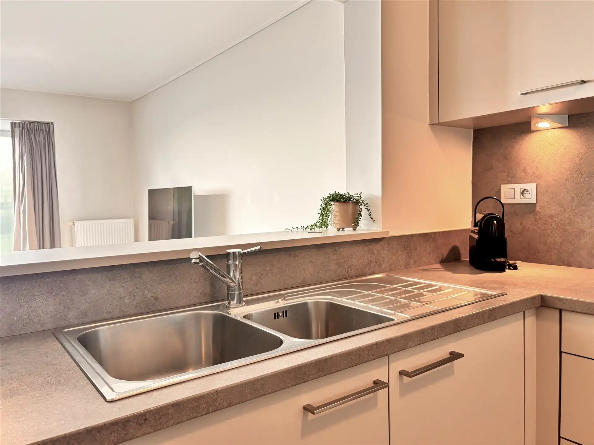 Lichtrijk appartement met zeezicht foto 16