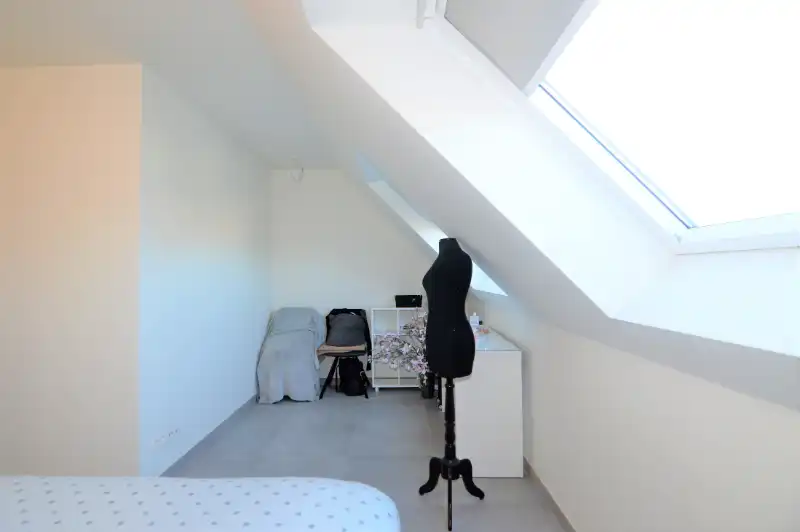 Recent (2021) duplex appartement voorzien van twee slaapkamers, ruim terras en staanplaats centrum Zemst. foto 8