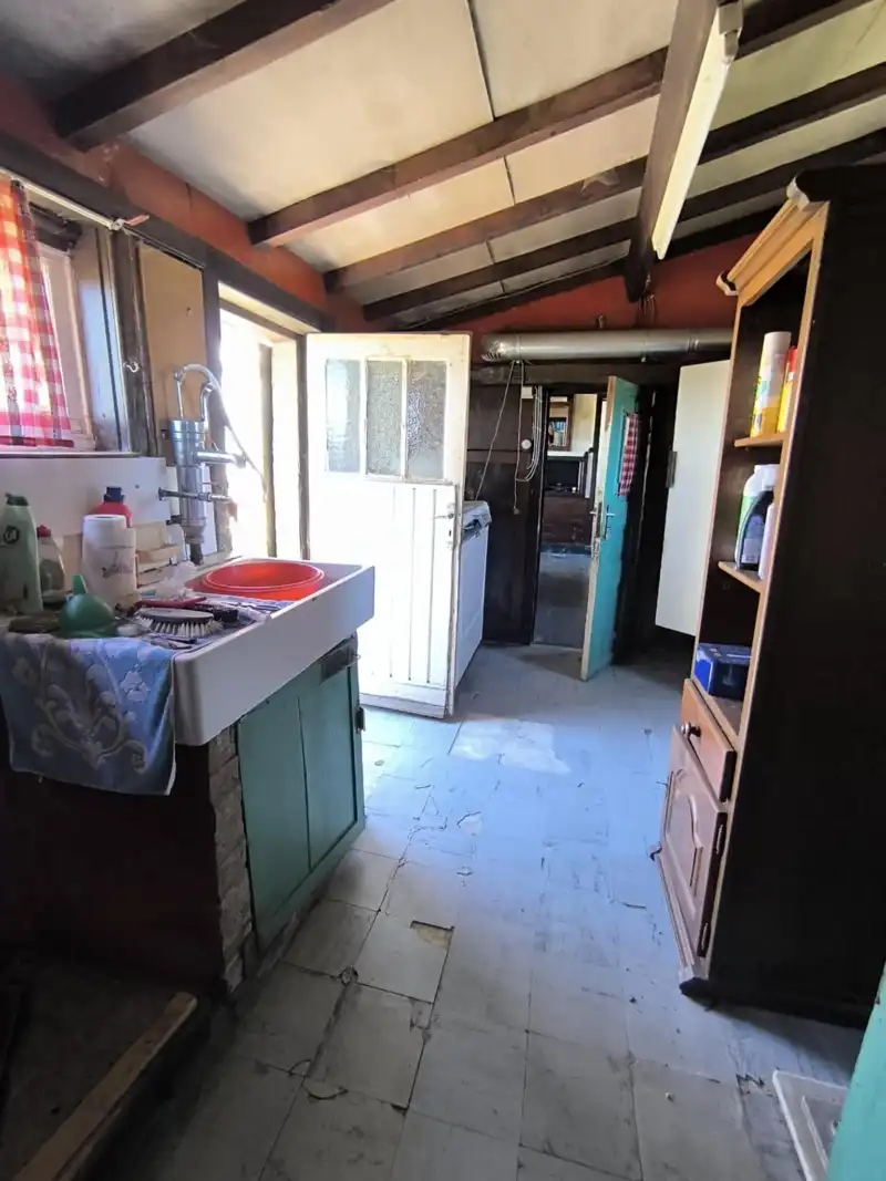 Hoeve met bijgebouwen foto 12