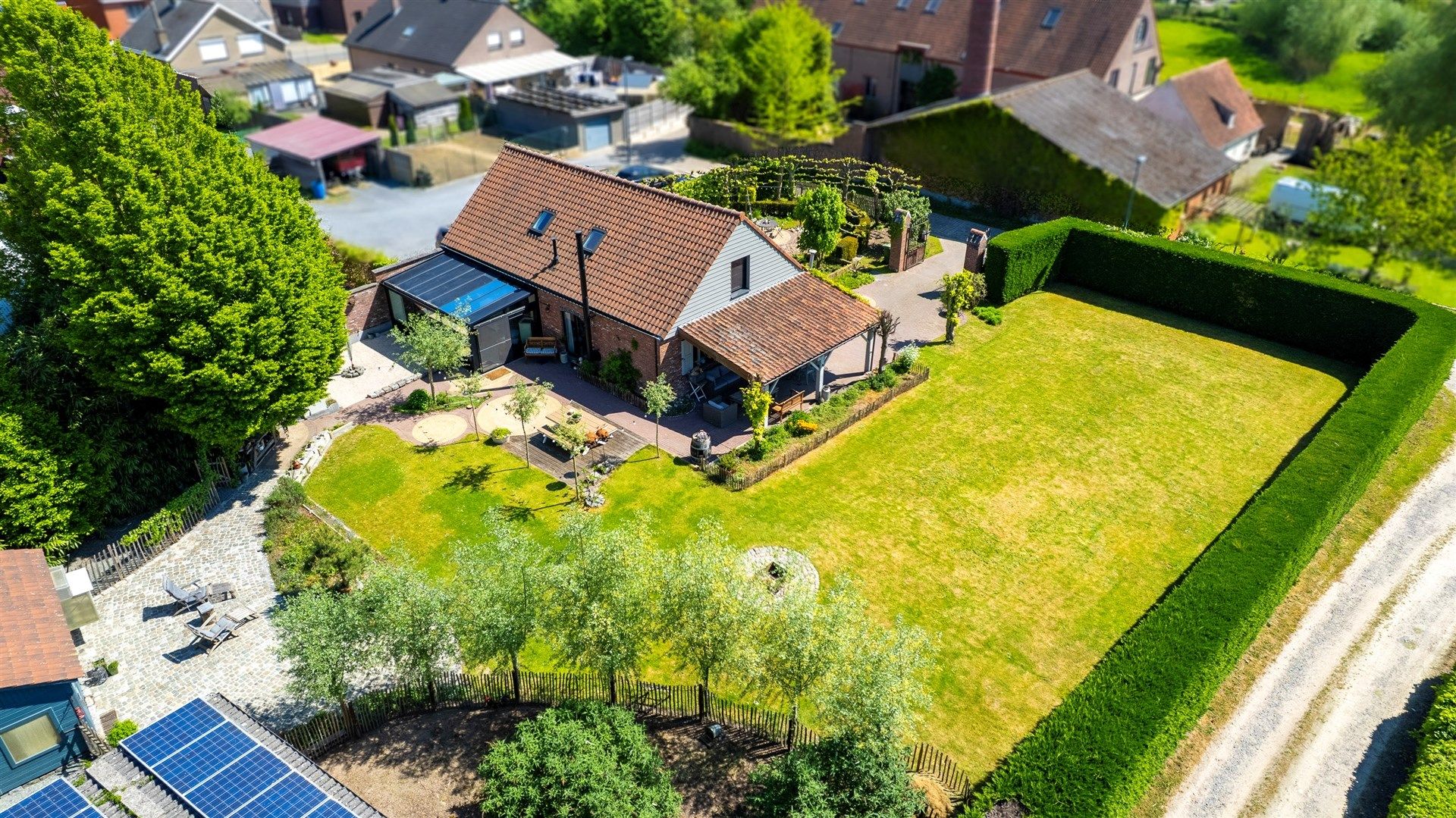 Karaktervolle open bebouwing met loods op groot perceel foto 27