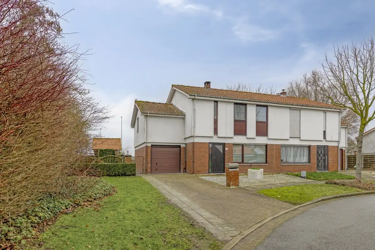 Ruime halfopen woning met 4 slaapkamers op 558m² te Veurne. foto 11