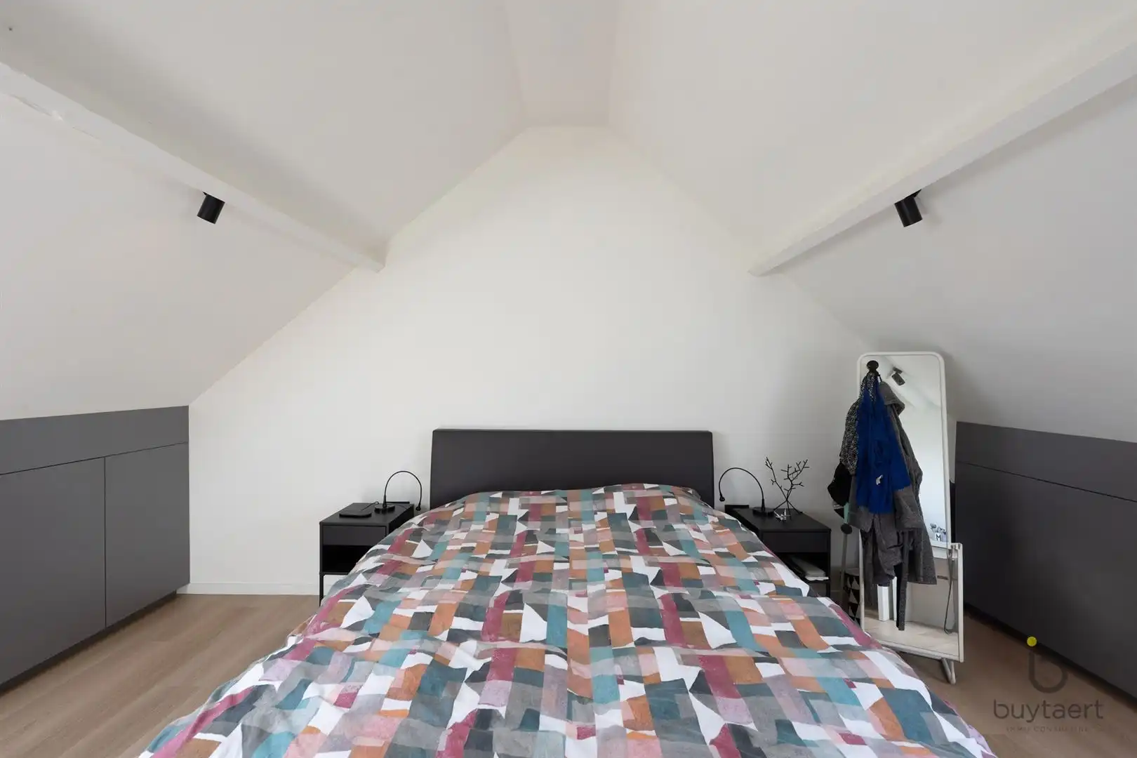 INSTAPKLARE CENTRAAL GELEGEN RIJWONING MET DRIE SLAAPKAMERS EN GEZELLIG TUINTJE! foto 27