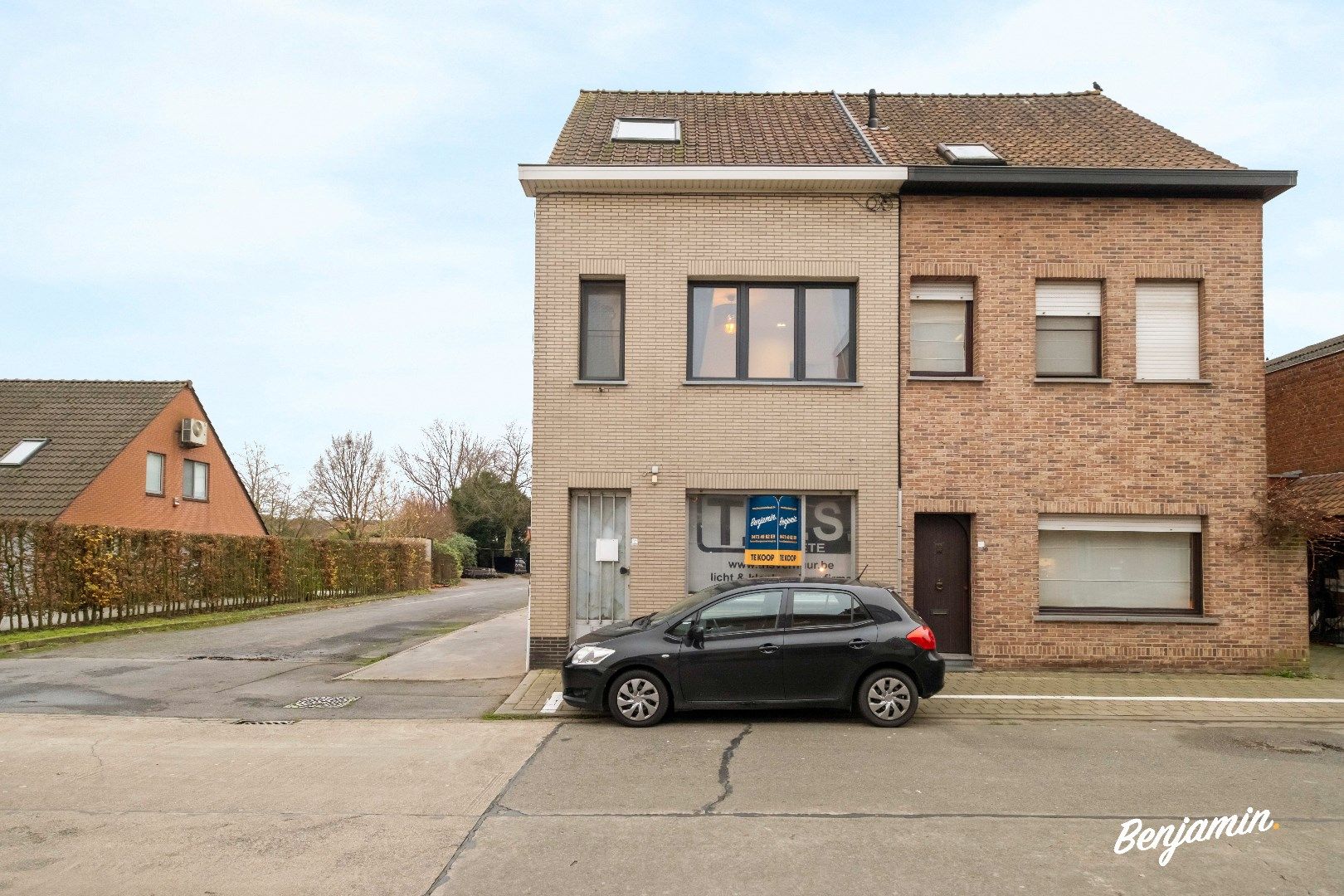 Halfopen woning met loods in Heule foto 17