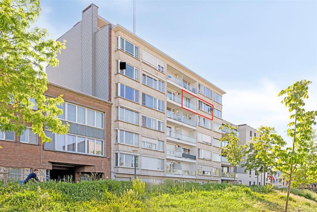 Ruim appartement op een toplocatie! foto 3