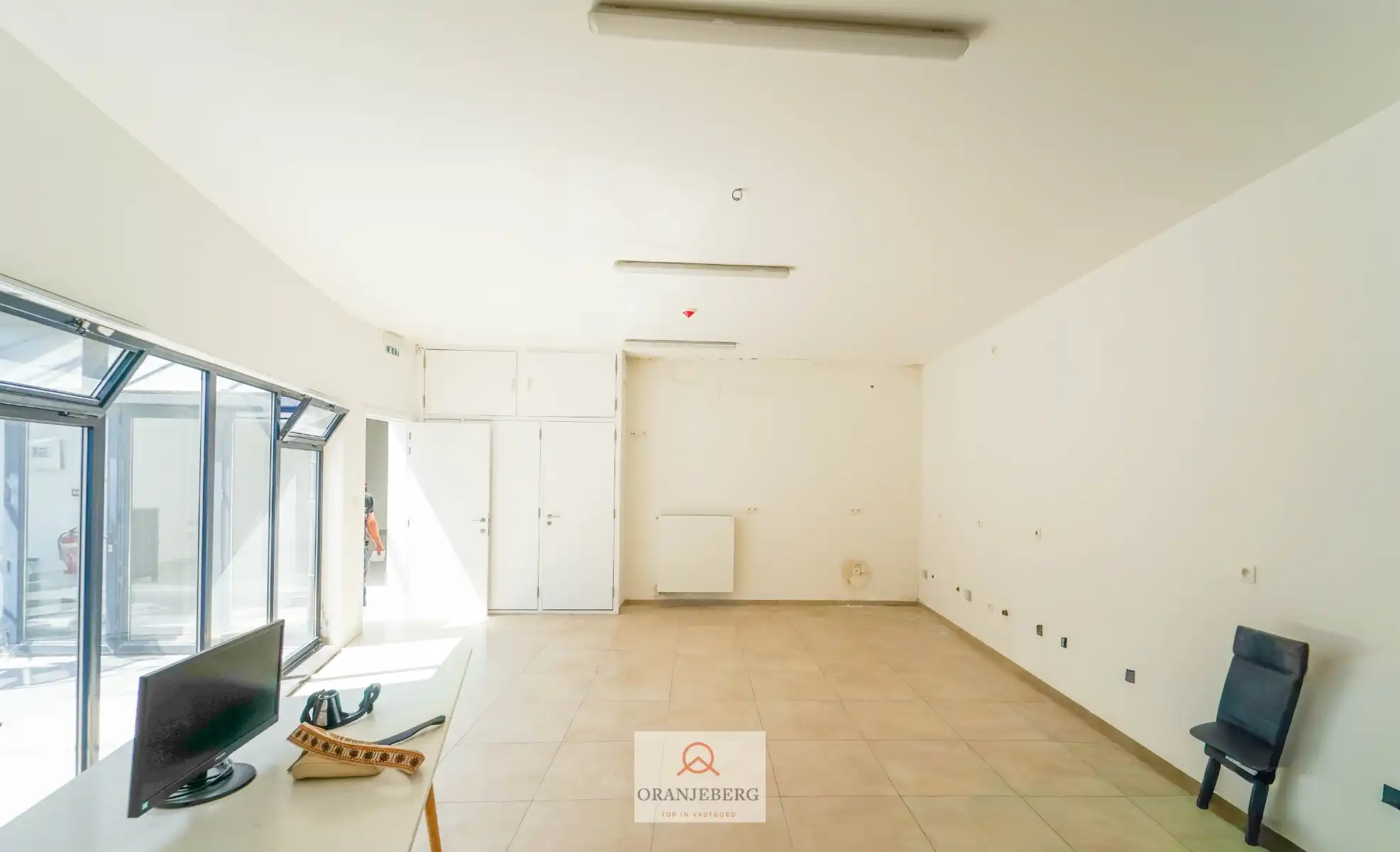 Recent volledig gerenoveerd handelspand (+-280m²) in Sleepstraat TE HUUR met een moderne uitstraling. foto 10