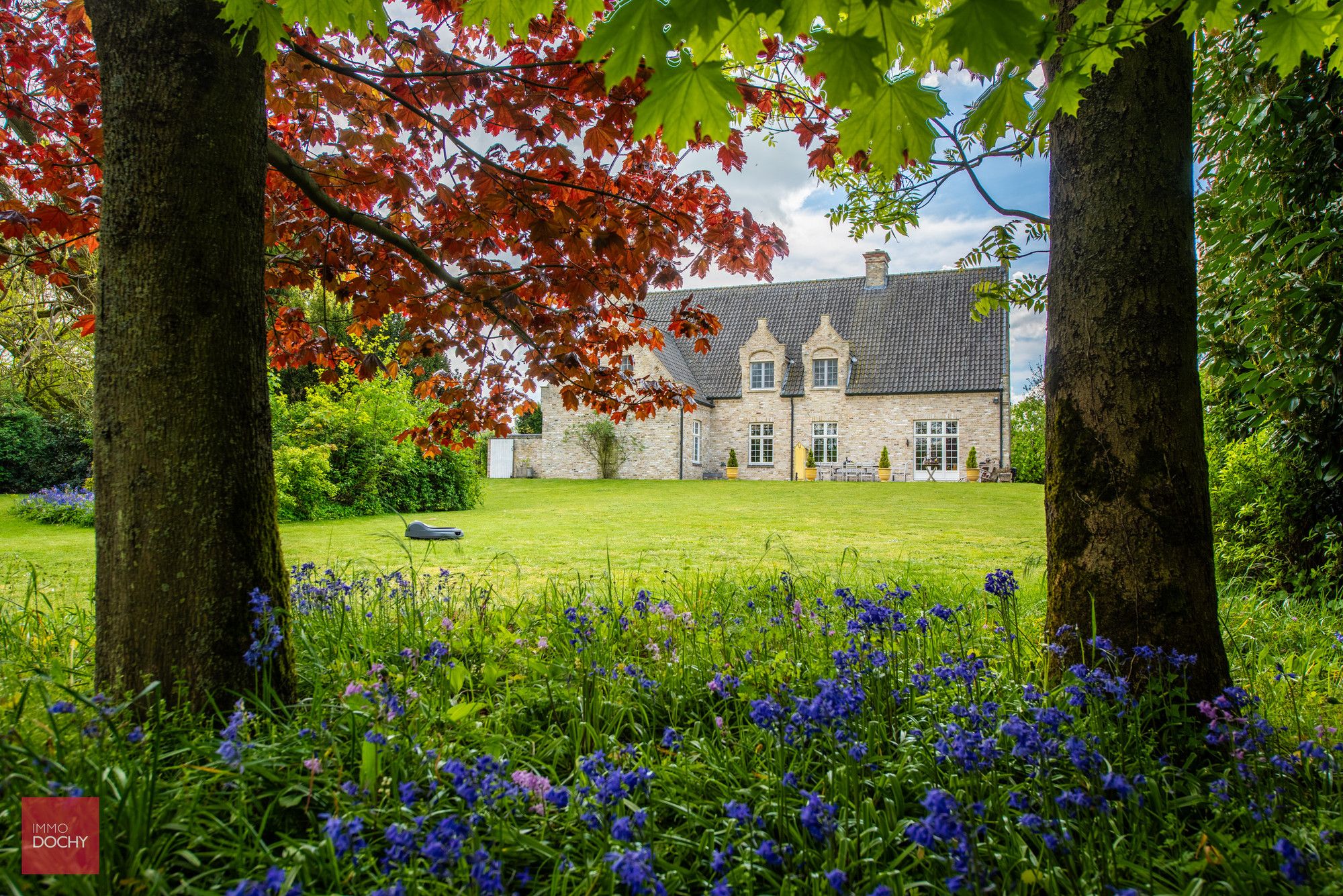 Zeer goed onderhouden ruime villa foto 4