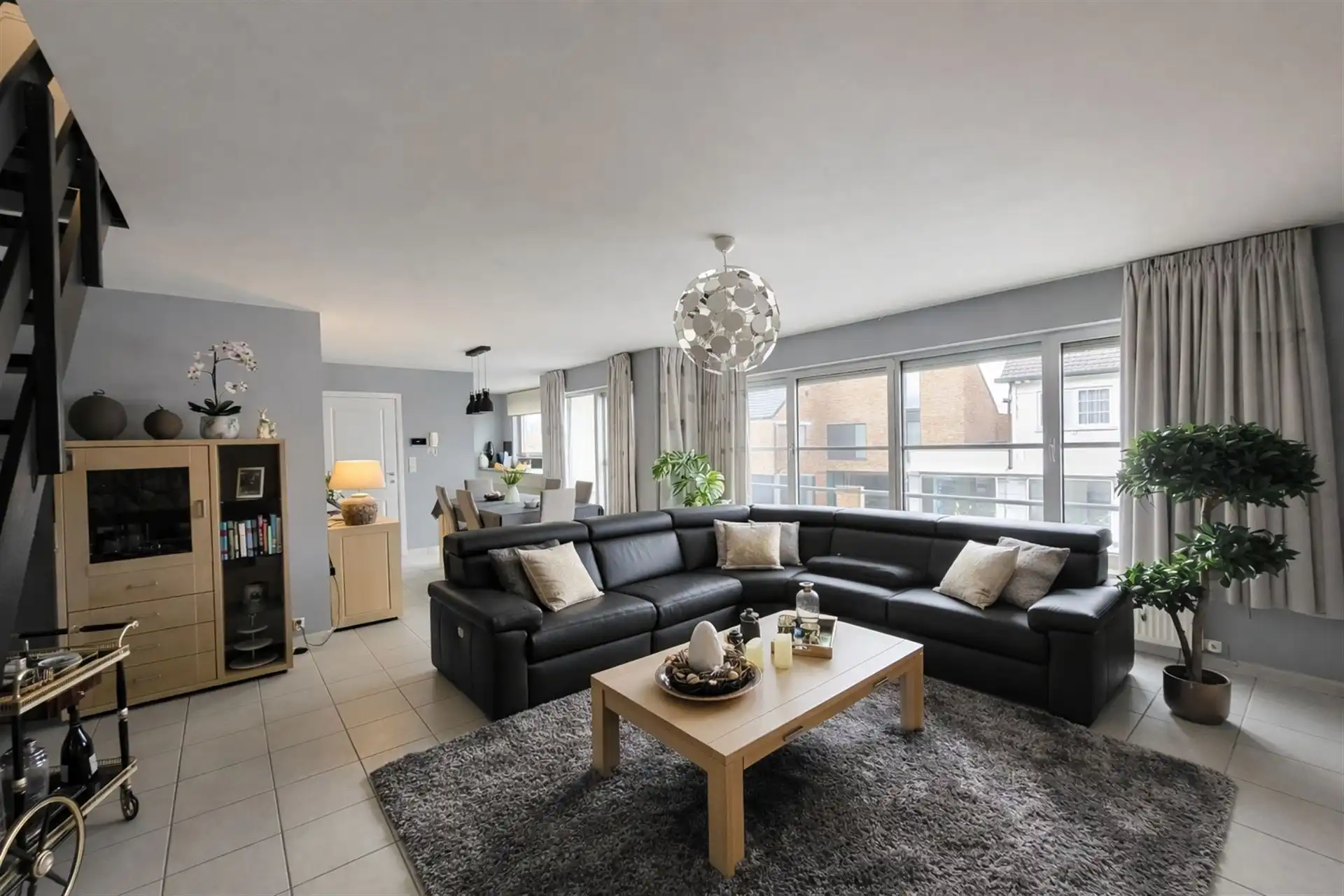 Instapklaar duplex appartement met terras en ondergrondse garage op steenworp van Hasselt centrum foto 3