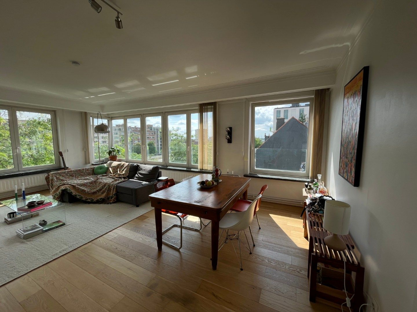 Ruim, lichtrijk appartement met garage én berging (kelder). foto 8