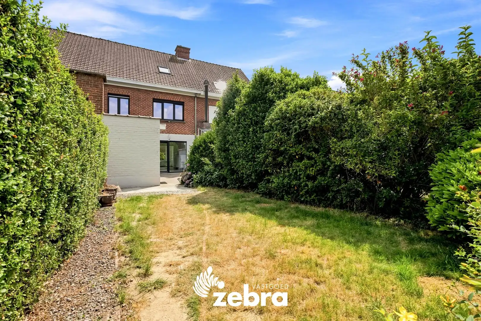 Gerenoveerde woning met uitweg op een rustige ligging in Izegem! foto 23