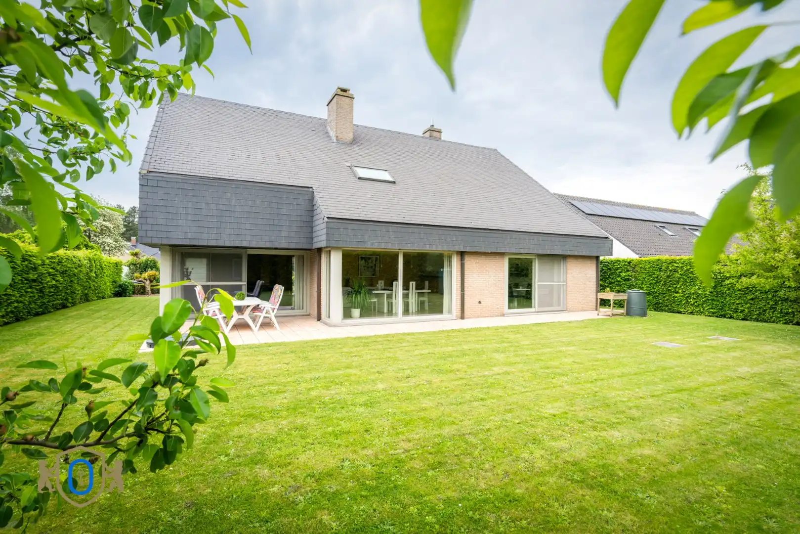 Vrijstaande 4-slpkr woning met tuin & garage foto 2