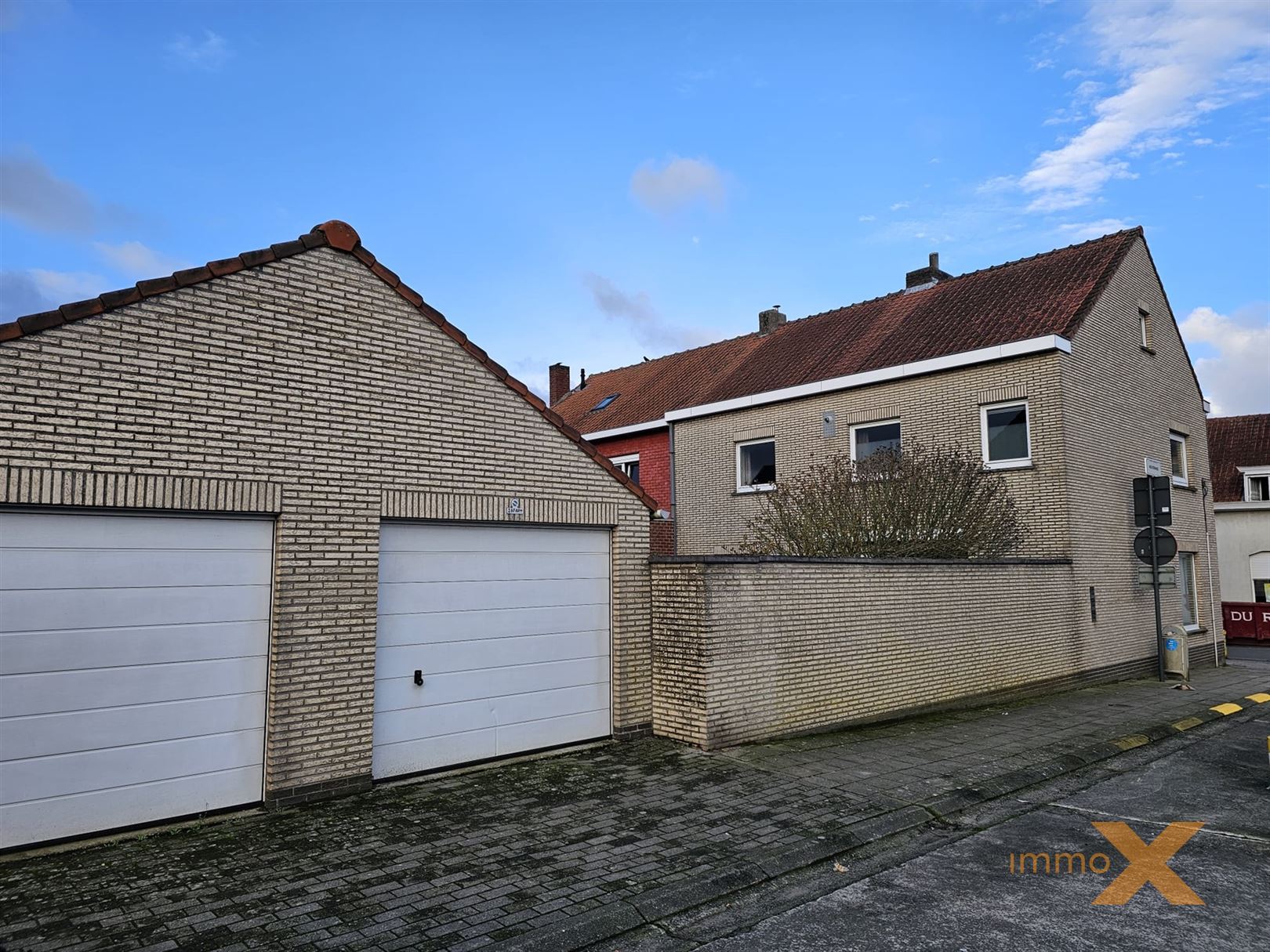 RUIME WONING MET DUBBEL GARAGE EN TUINTJE foto 29