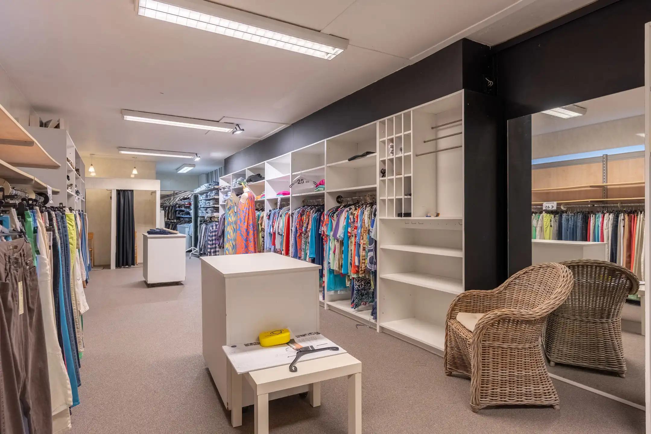 Goed gelegen gelijkvloers handelspand van maar liefst 436m² foto 11