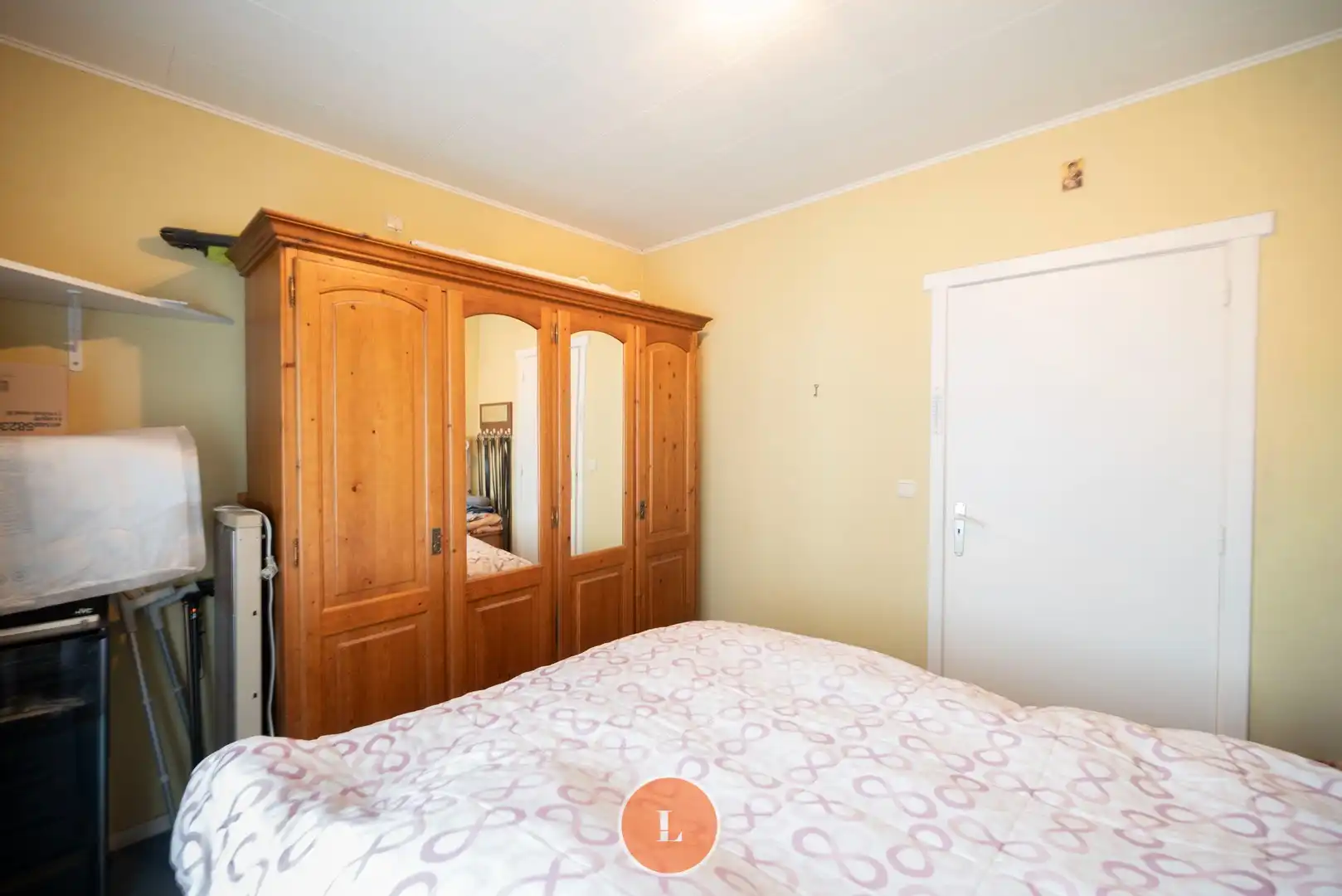 Te koop bungalow met 4 slaapkamers en ruime garage in rustige buurt foto 11