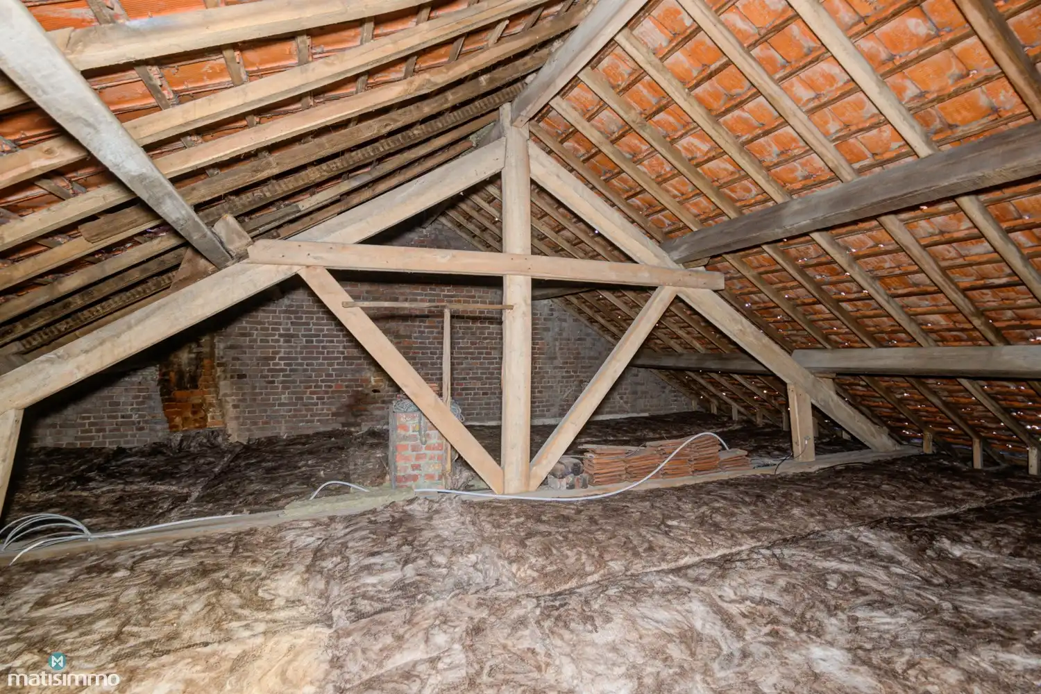 VERDER AF TE WERKEN HOEKWONING MET BINNENKOER EN GARAGE TE MOPERTINGEN foto 28