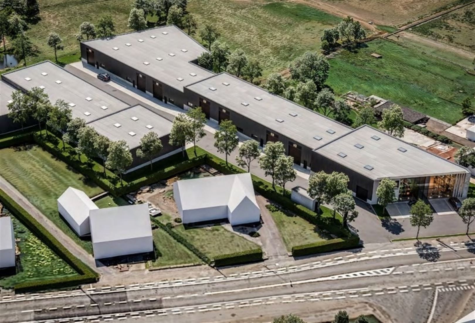 Te Huur/Te Koop Nieuwbouw KMO units te Tielt foto {{pictureIndex}}
