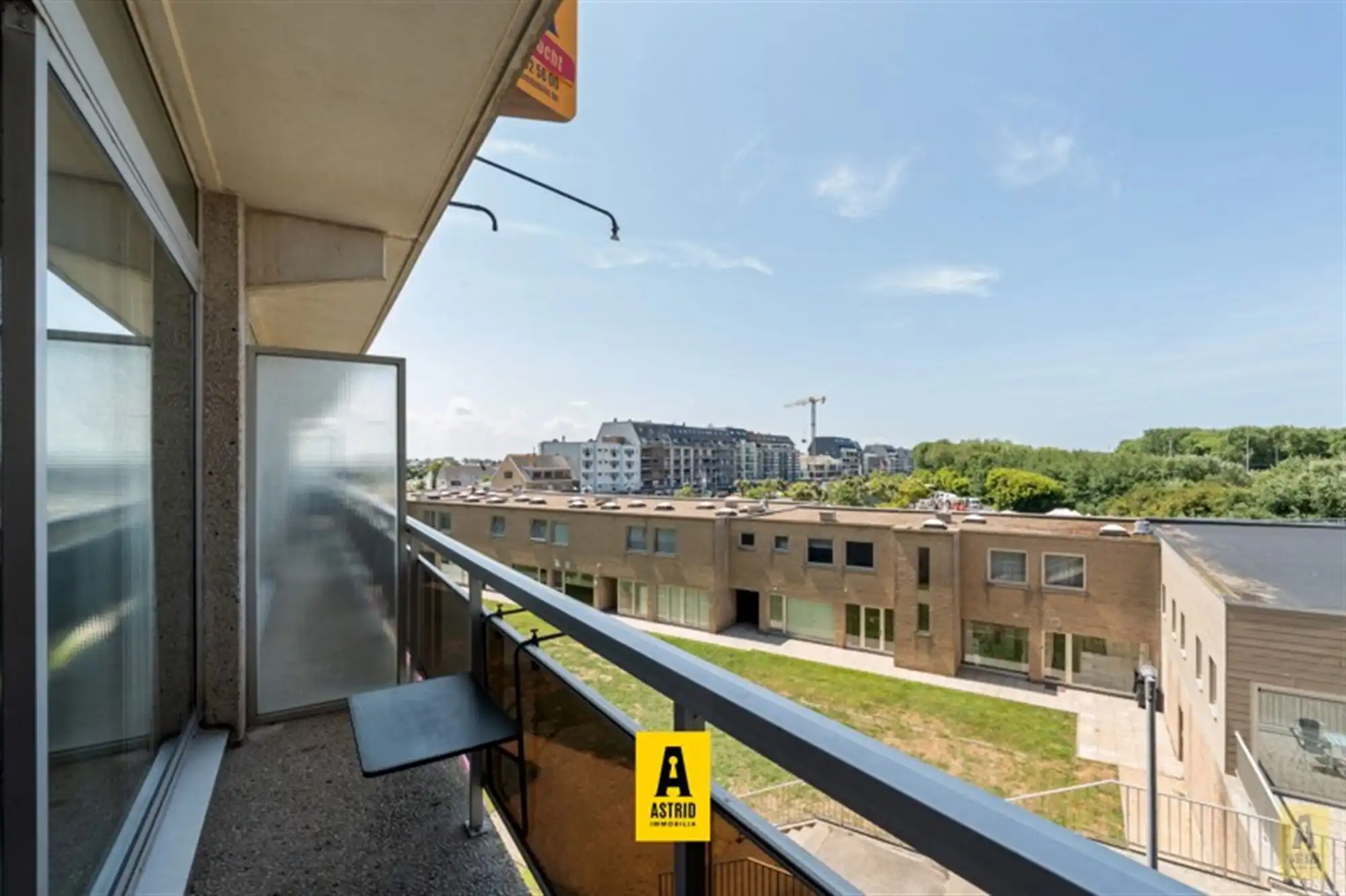 Zonnig appartement met open zichten vlakbij strand! foto 2