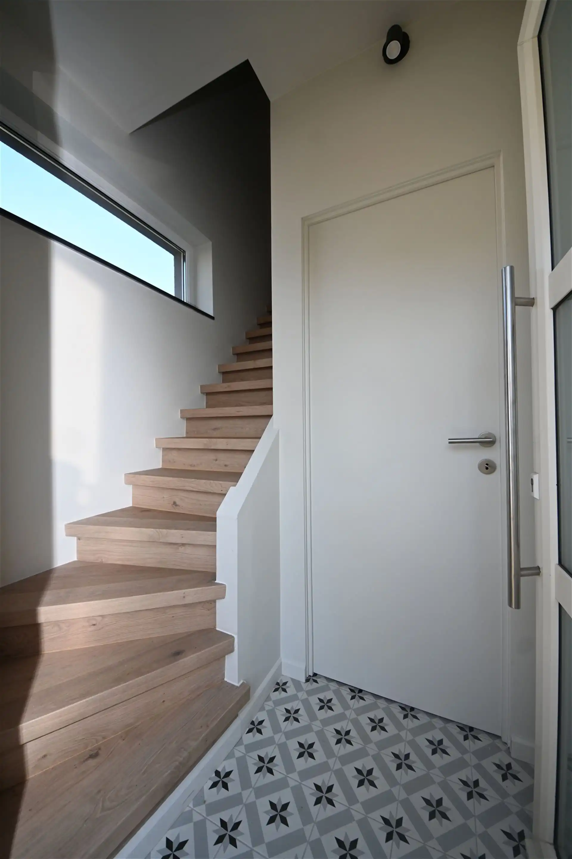 Gerenoveerd duplex appartement met 3 slaapkamers foto 2
