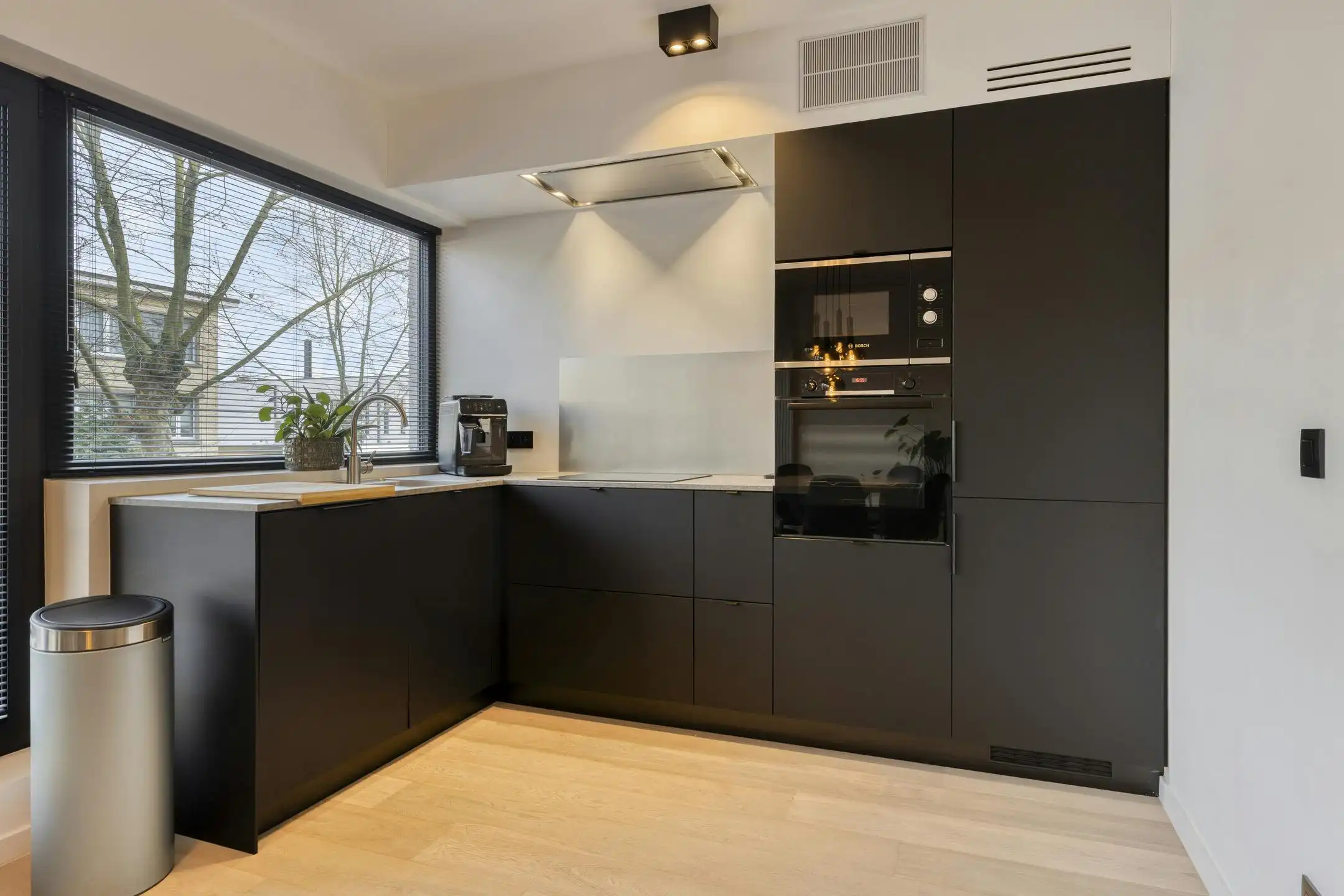 Prachtig appartement met garage en terras te koop in Merksem foto 3