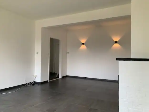 RUIM APPARTEMENT MET 2 SLAAPKAMERS, 2 ZOLDERKAMERS EN 2 GARAGES TE RUNKST foto 5