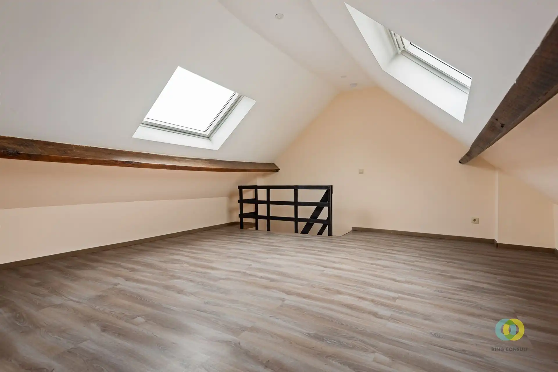 appartementsgebouw met drie units foto 18