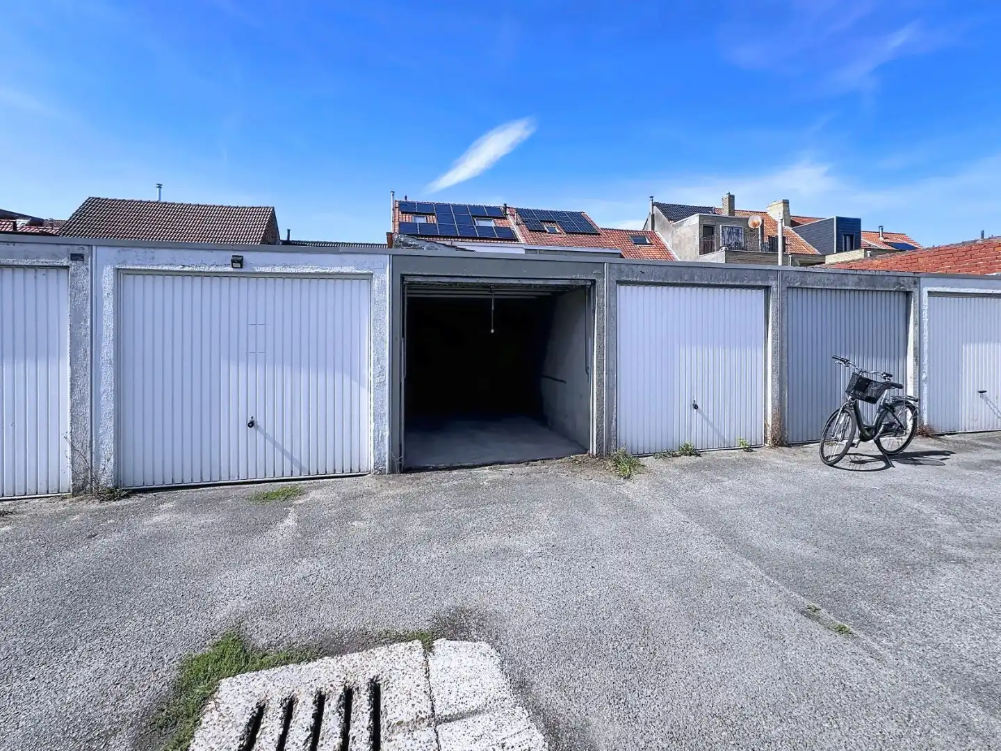Garage te huur foto {{pictureIndex}}