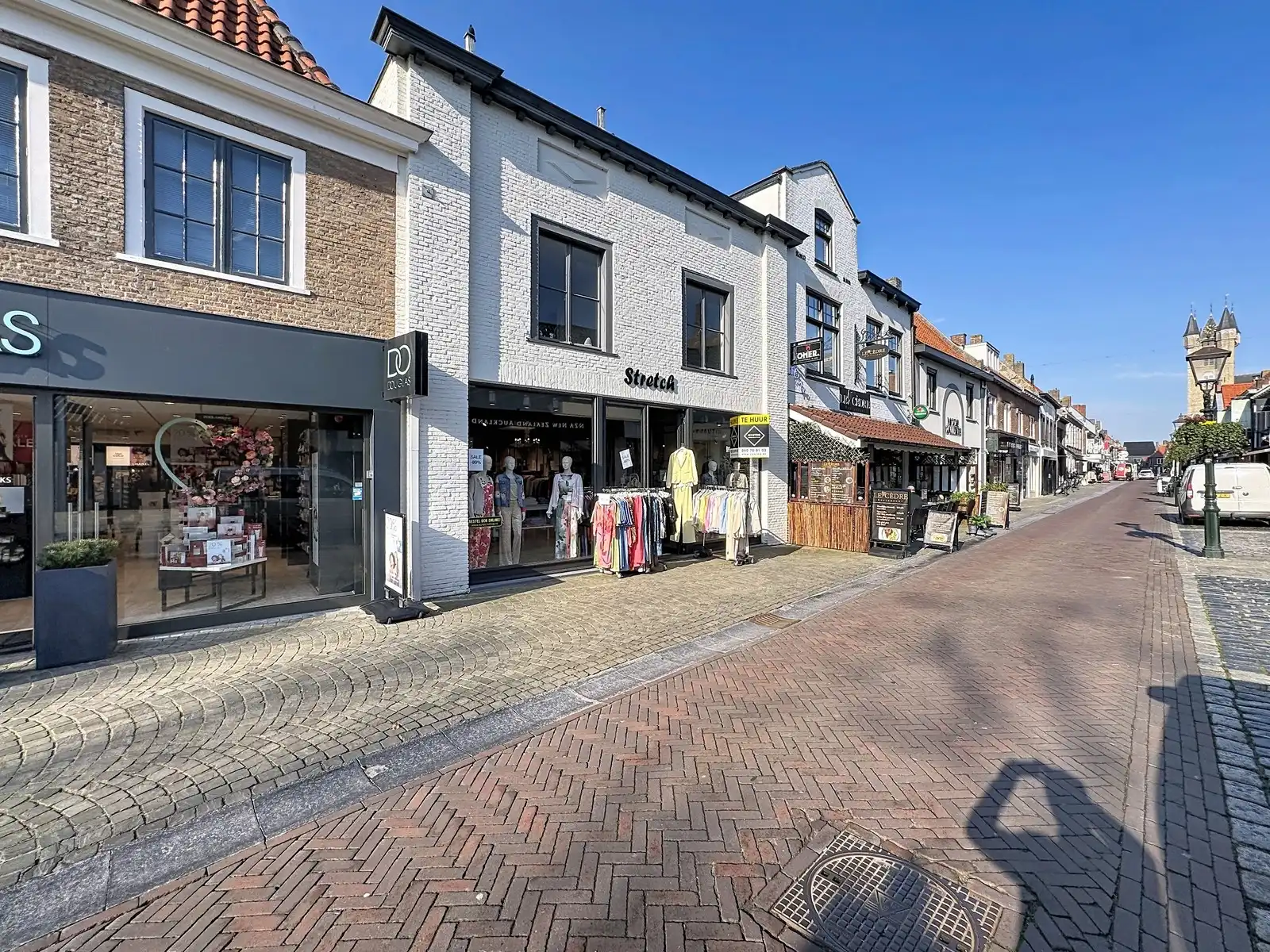 Commercieel gelegen handelspand op TOPligging te Sluis! foto {{pictureIndex}}