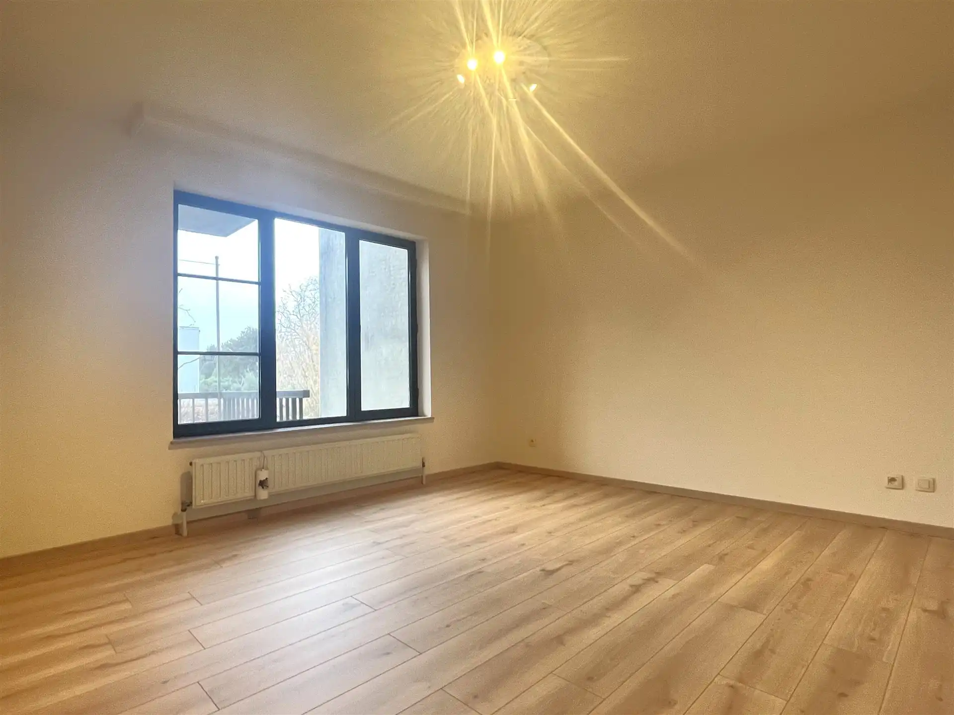 Instapklaar 2-slaapkamerappartement met terras en ruime garage in Deurne foto 7