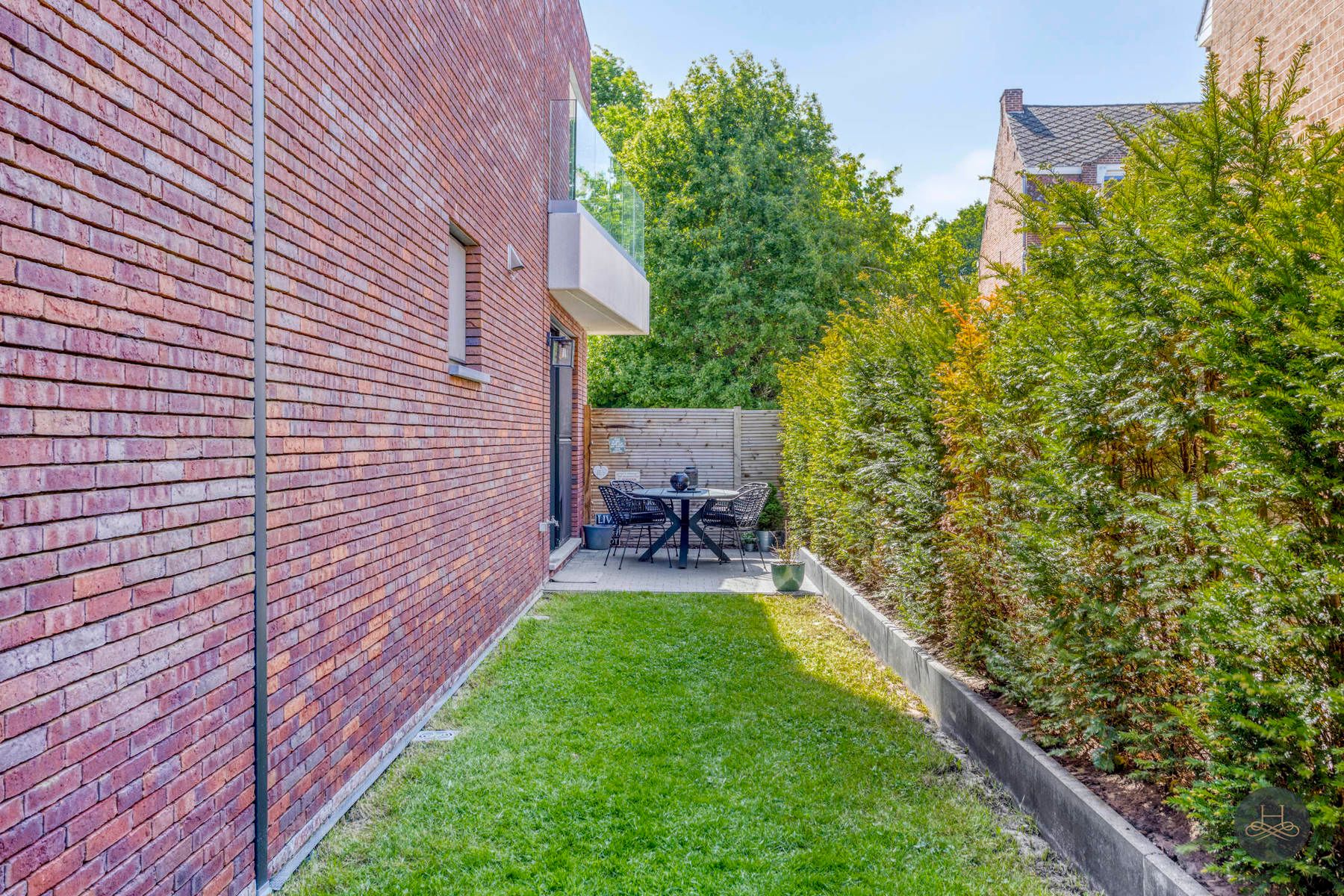 Lichtrijk, recent gelijkvloers appartement met toffe tuin foto 29
