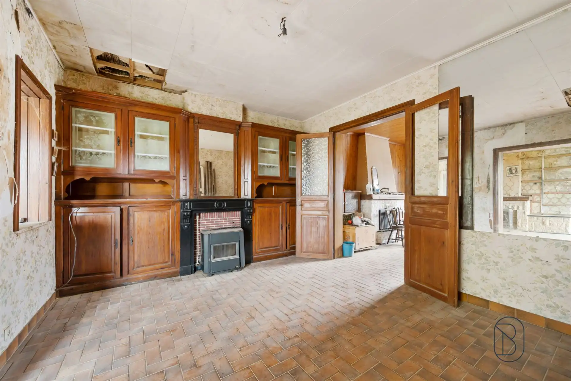 Totaal te renoveren woning met bijgebouwen op 1570m2 foto 12