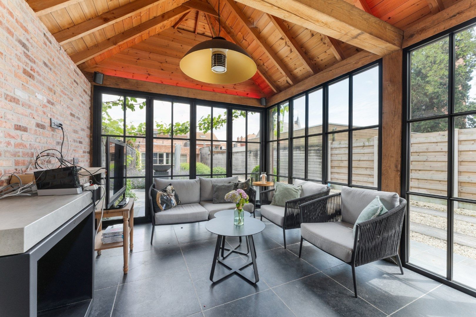 PRACHTIGE WONING MET EIKEN BIJGEBOUW | HANDELSRUIMTE & 4 GARAGES!!!  foto 9