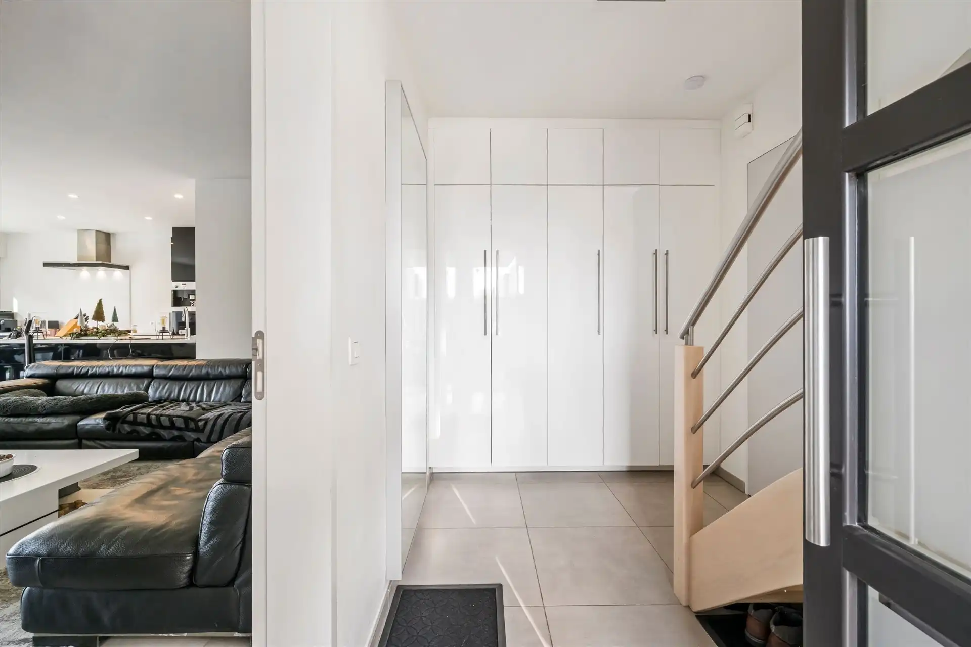 Instapklare gezinswoning met polyvalente ruimte in het hartje van Meerdonk foto 4