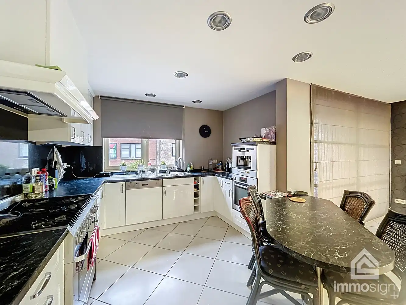 Appartementsgebouw met gelijkvloers- en duplexappartement in Peer centrum! foto 39