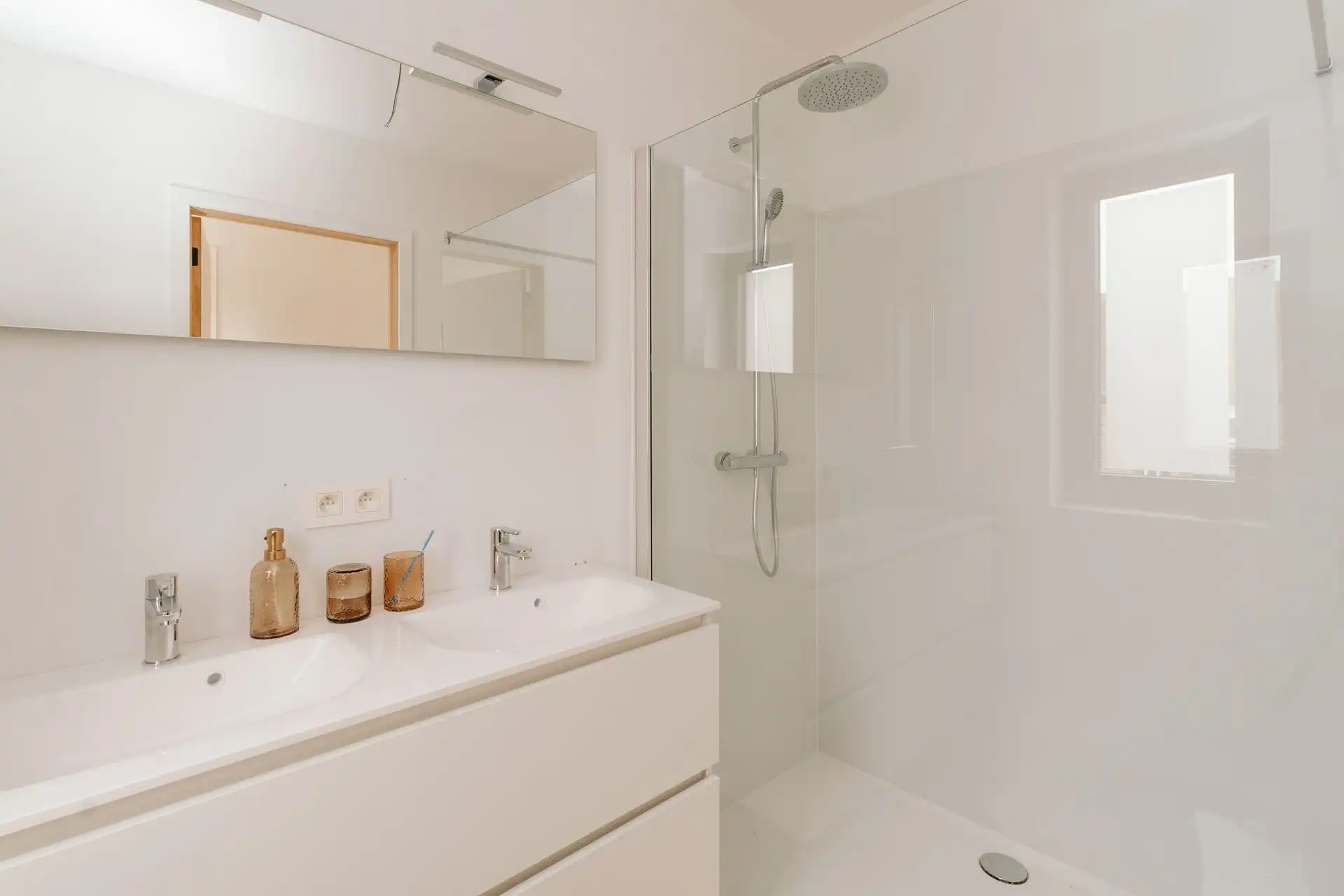 Nieuwbouwwoning met hoog wooncomfort op een centrale ligging foto 14