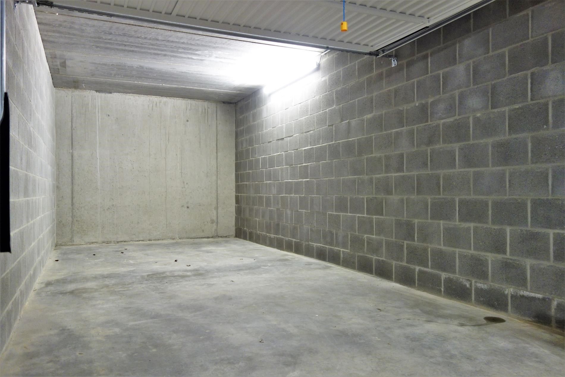 Individuele garagebox te huur in handelscentrum foto 2