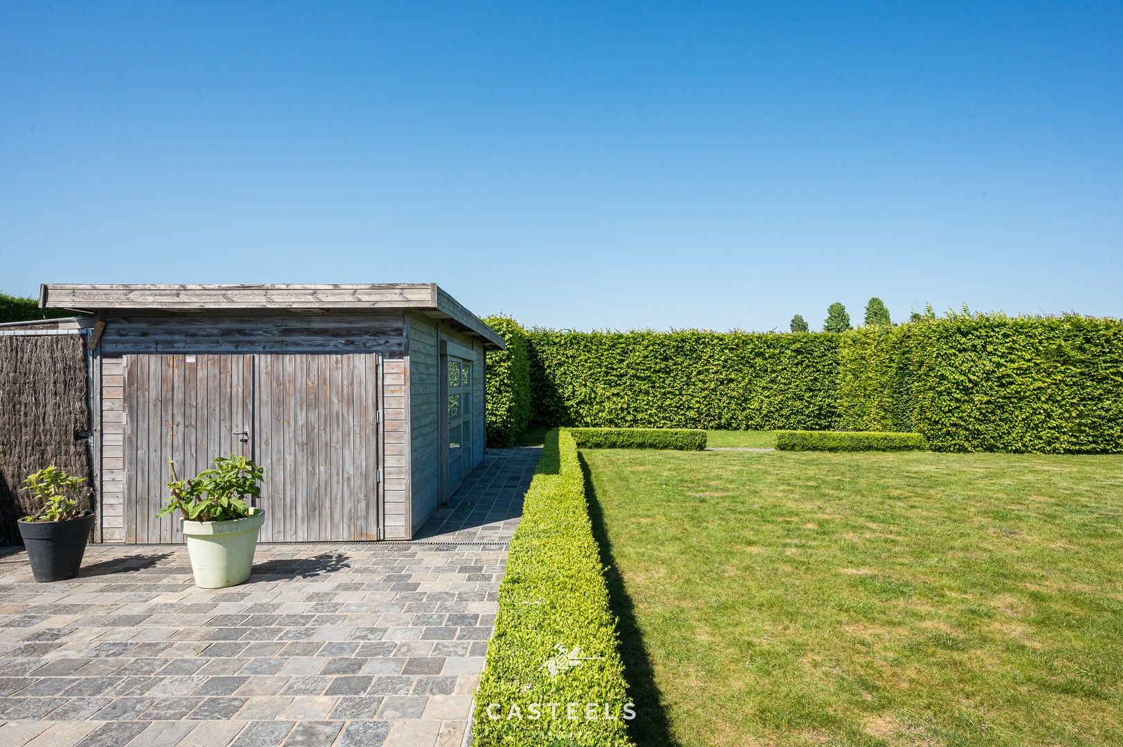 Instapklare bungalow met potentieel op prachtig perceel te koop foto 19