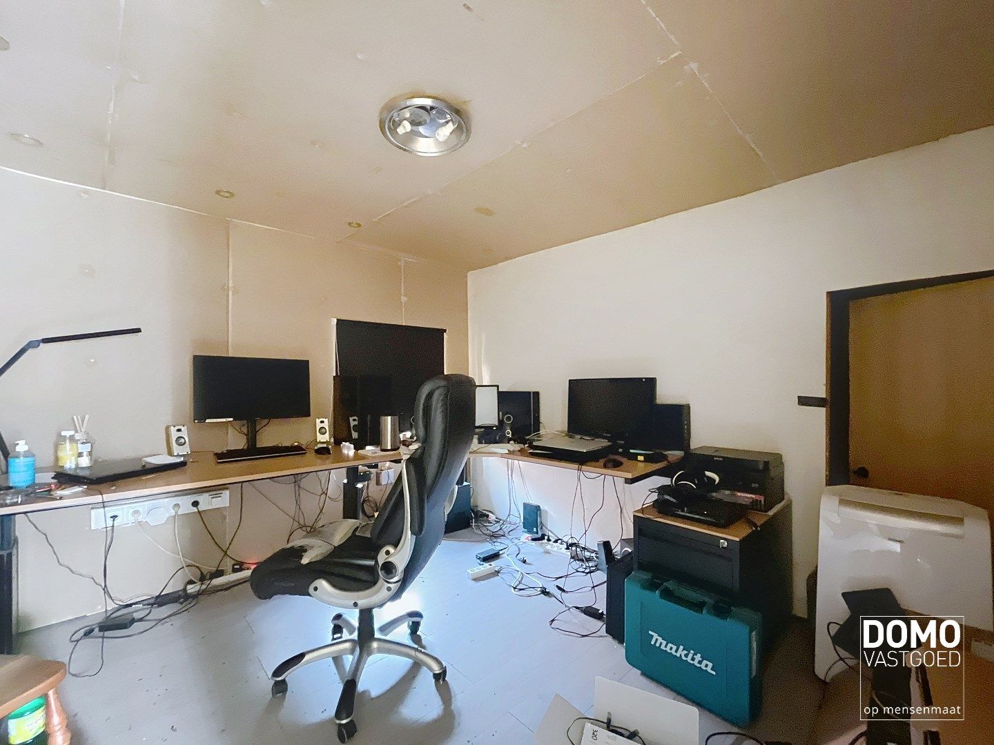RUIME TE RENOVEREN WONING MET 5 SLAAPKAMERS EN RUIME ACHTERLIGGENDE GARAGE TE BILZEN-HOESELT foto 14