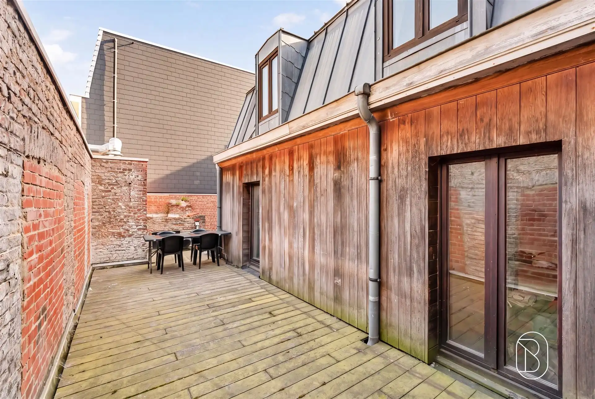 Handelspand + 2 gerenoveerde appartementen hartje Kortrijk foto 18