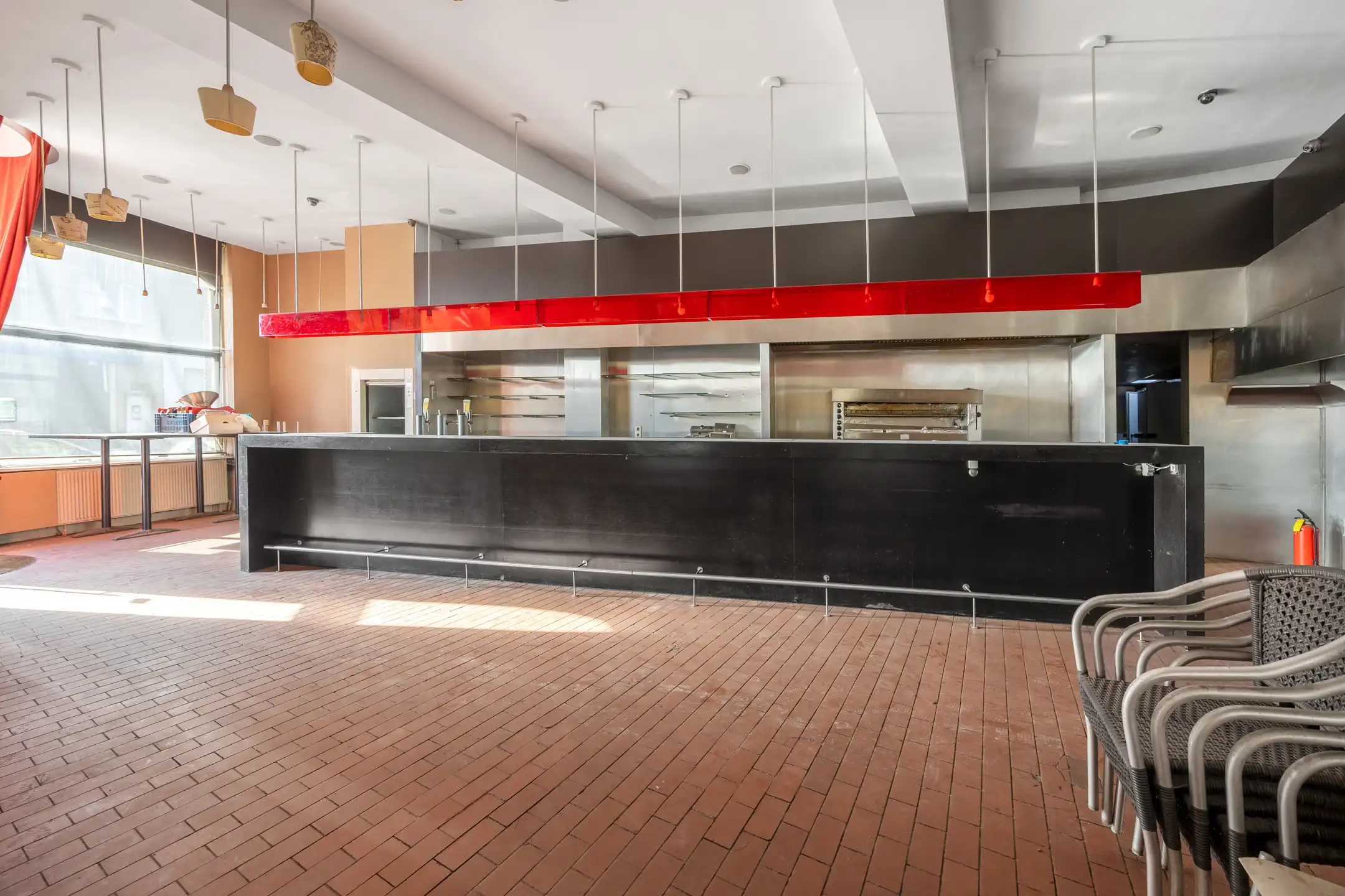 Handelspand +te renoveren appartement op centrale ligging  foto 4