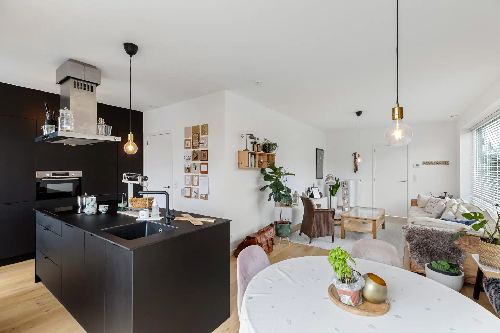 Instapklaar wonen in Rollegem — quasi nieuw, EPC A, zonnepanelen & warmtepomp foto 4