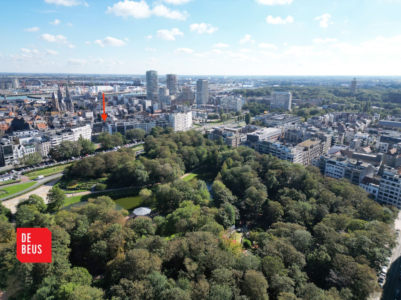 Lichtrijk appartement met 2 ruime slaapkamers EN GARAGEBOX en zicht op het park foto 1