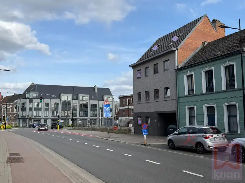 Dakapp met private parkeerplaats centrum Geel! foto {{pictureIndex}}