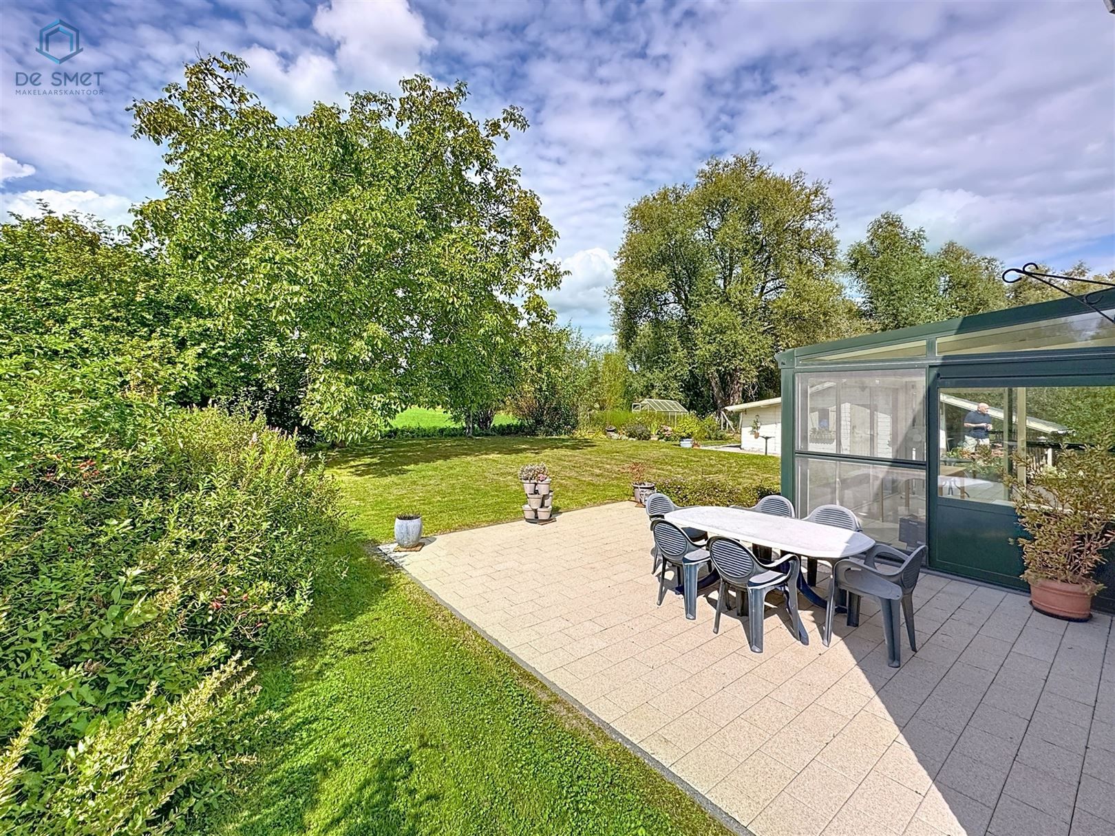 Instapklare bungalow met 3 slaapkamers, ruime tuin en veranda in hartje Moerbeke foto 5