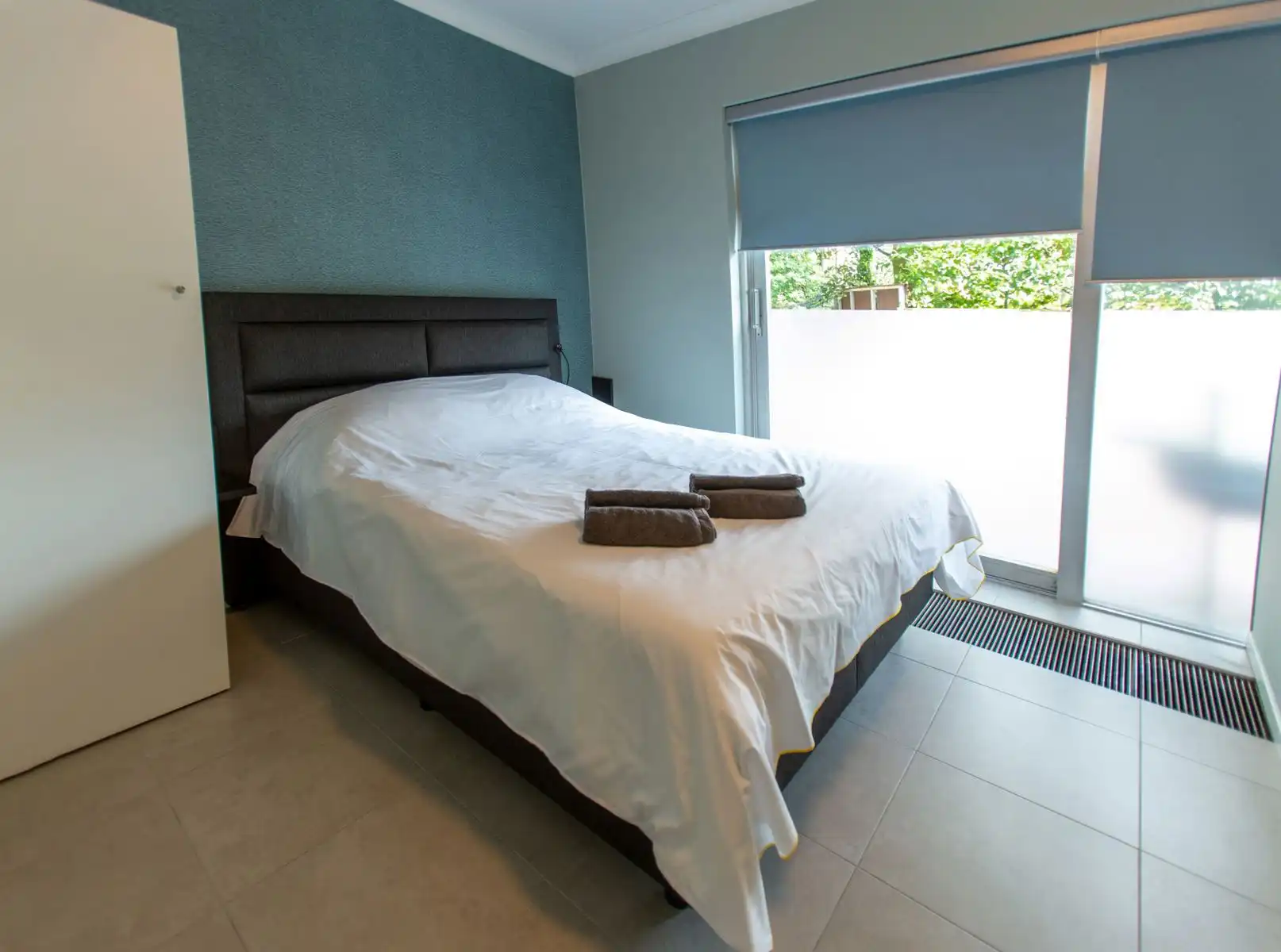 Ruim handelspand + 2 vakantiewoningen. foto 21