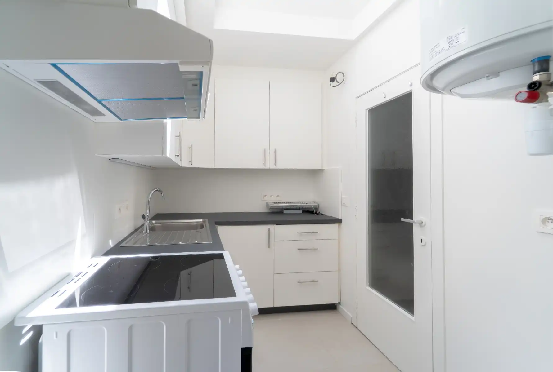 Gerenoveerde lichtrijke hoekwoning aan het water foto 9
