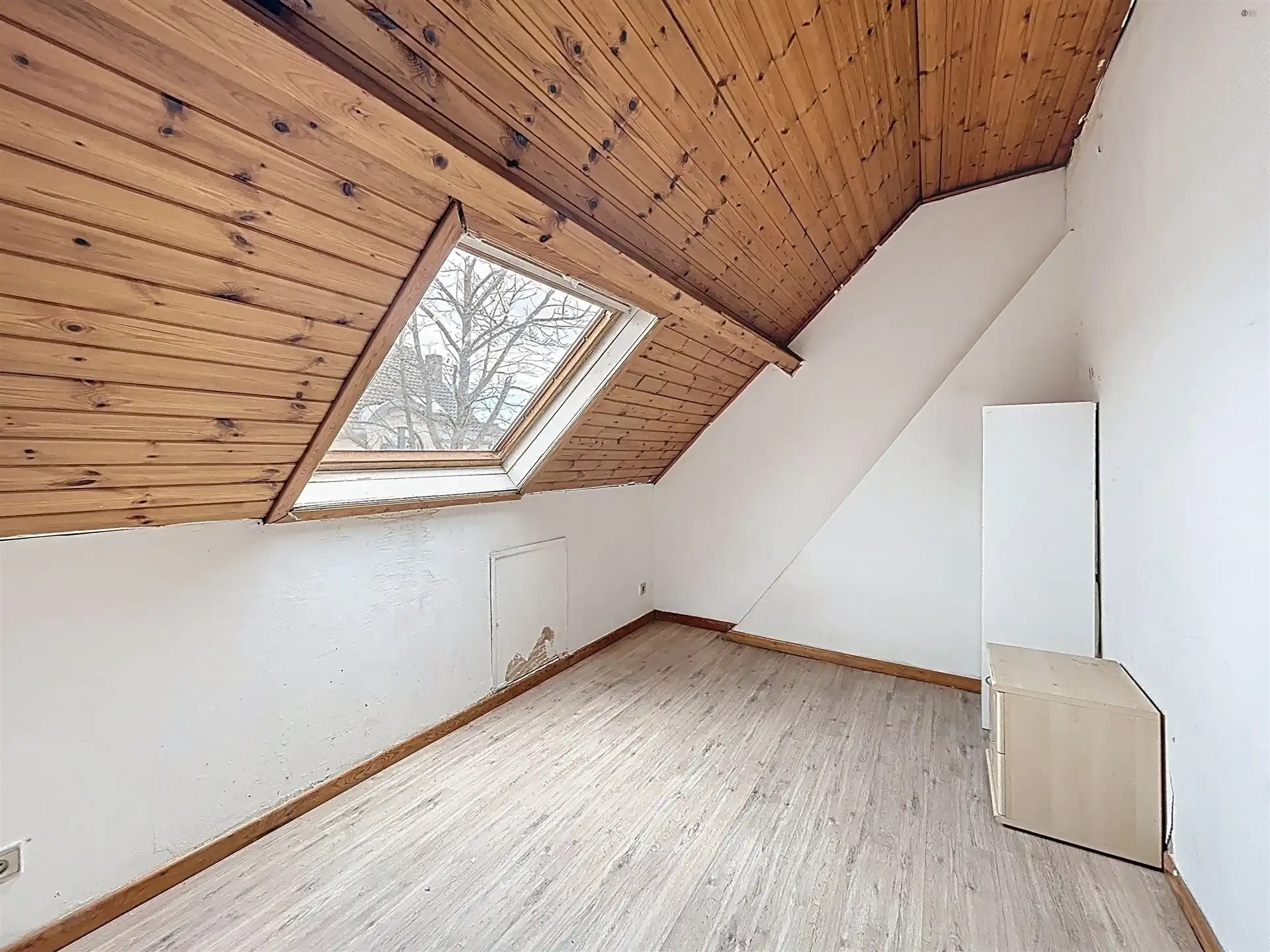 Handelspand met woongelegenheid + 2 app foto 24