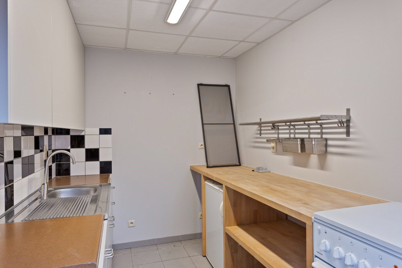 Verrassend ruime woning met knap terras en diepe tuin foto 14