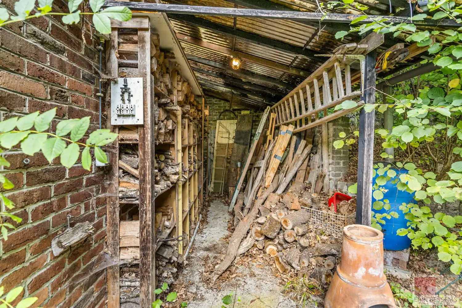 Uitzonderlijke boswoning foto 18