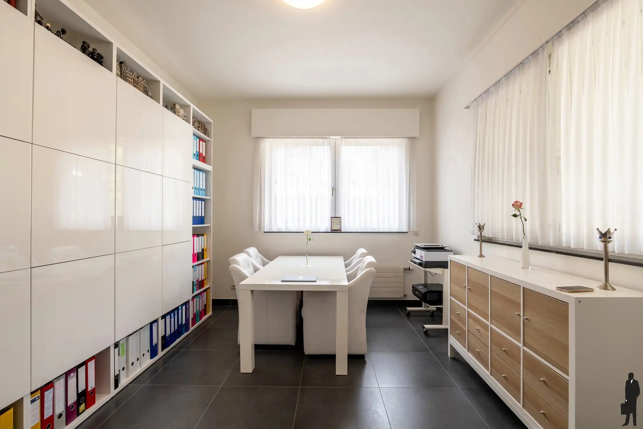 Riante villa (maar liefst 454m² woonopp.) vlakbij Nederland foto 8