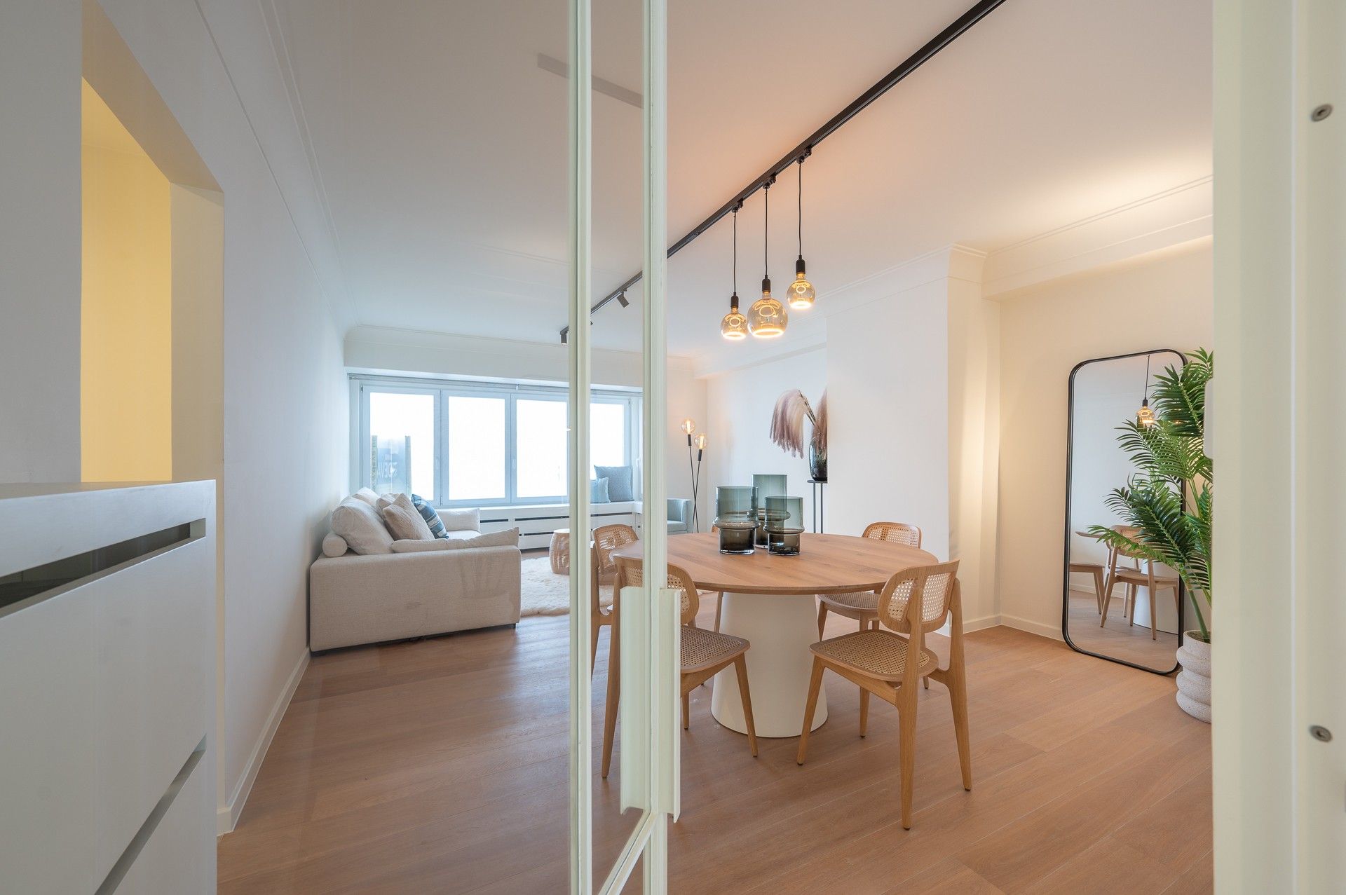 Stijlvol gerenoveerd appartement op topligging in Knokke foto {{pictureIndex}}