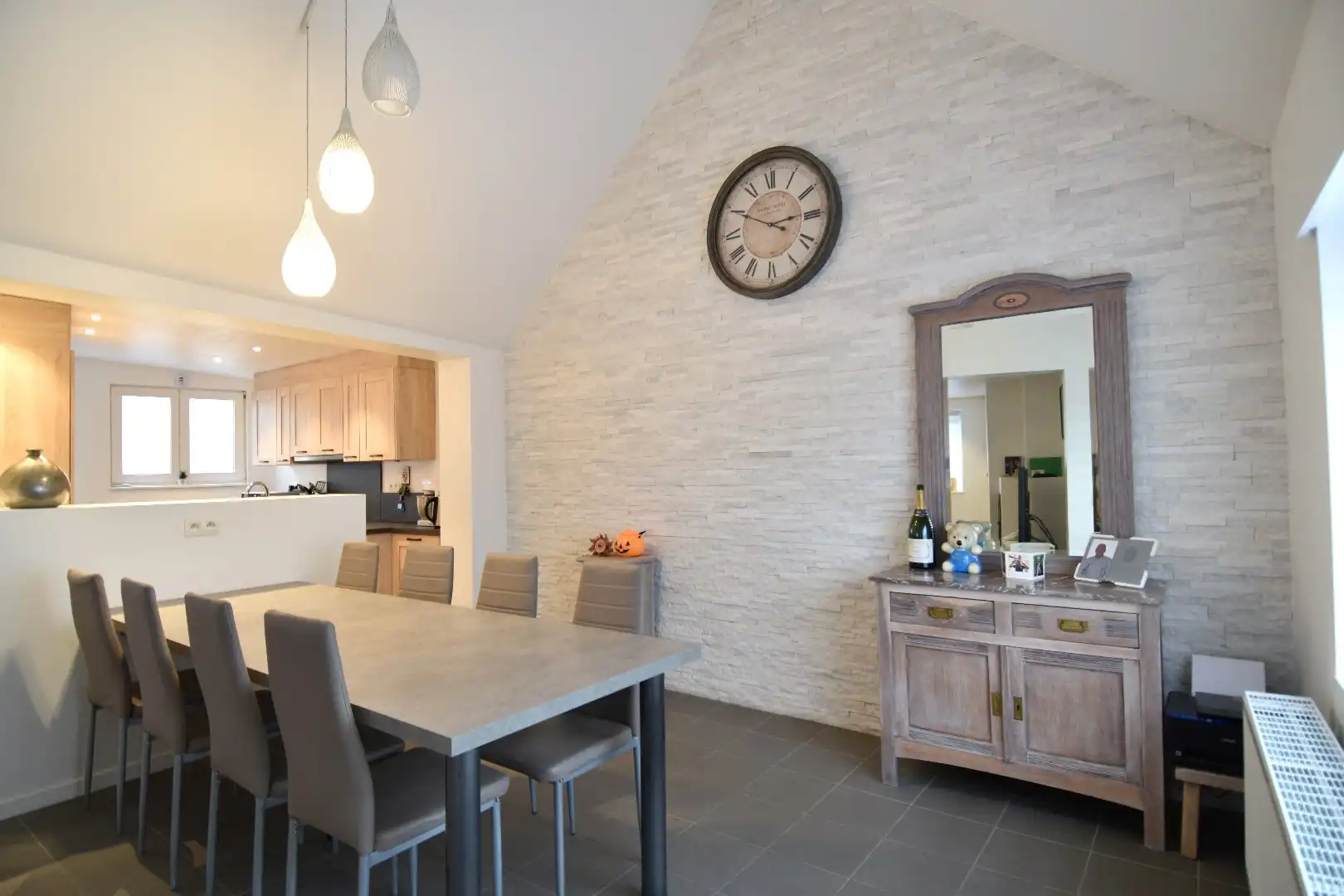 Halfopen bebouwing met 2 slaapkamers, garage en gezellig zonneterras te koop in Bellegem foto 3